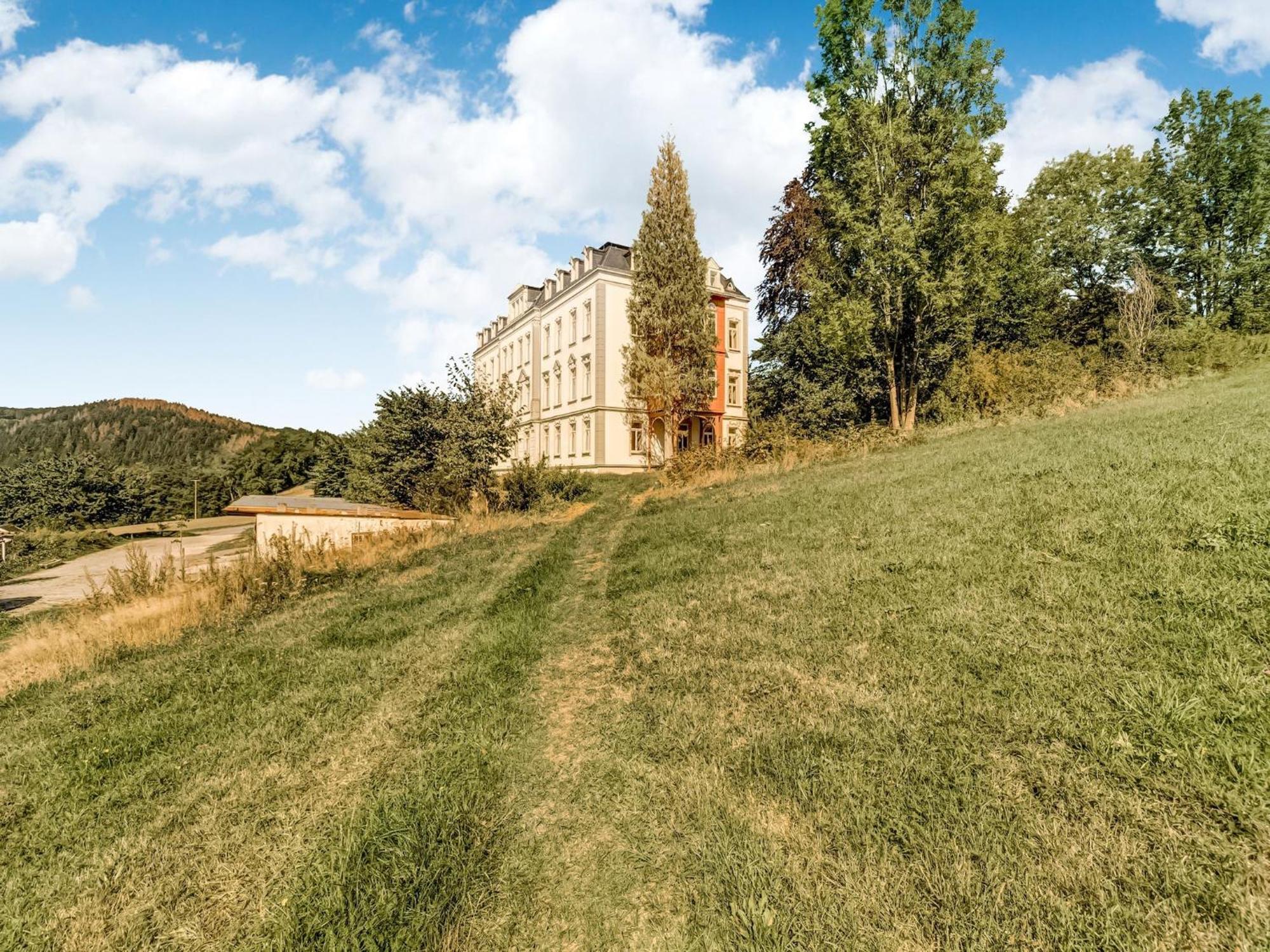 Alluring Villa In Grunhainichen Borstendorf With Garden Leubsdorf エクステリア 写真